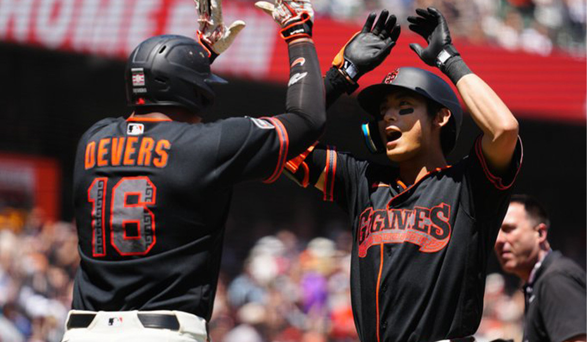 Devers, Lee power Giants over Angels 9-2