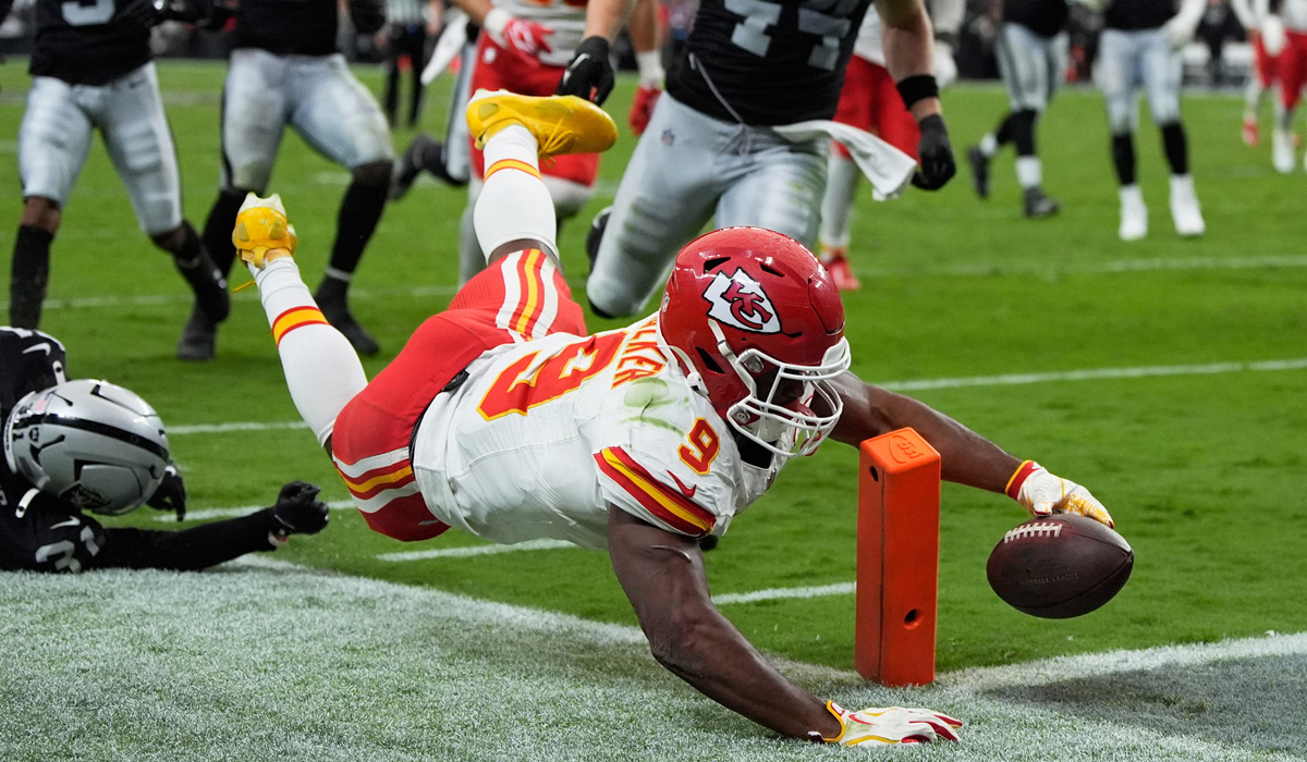 Kubiak's Gambles Comes Up Short in 30-27 Loss to Chiefs
