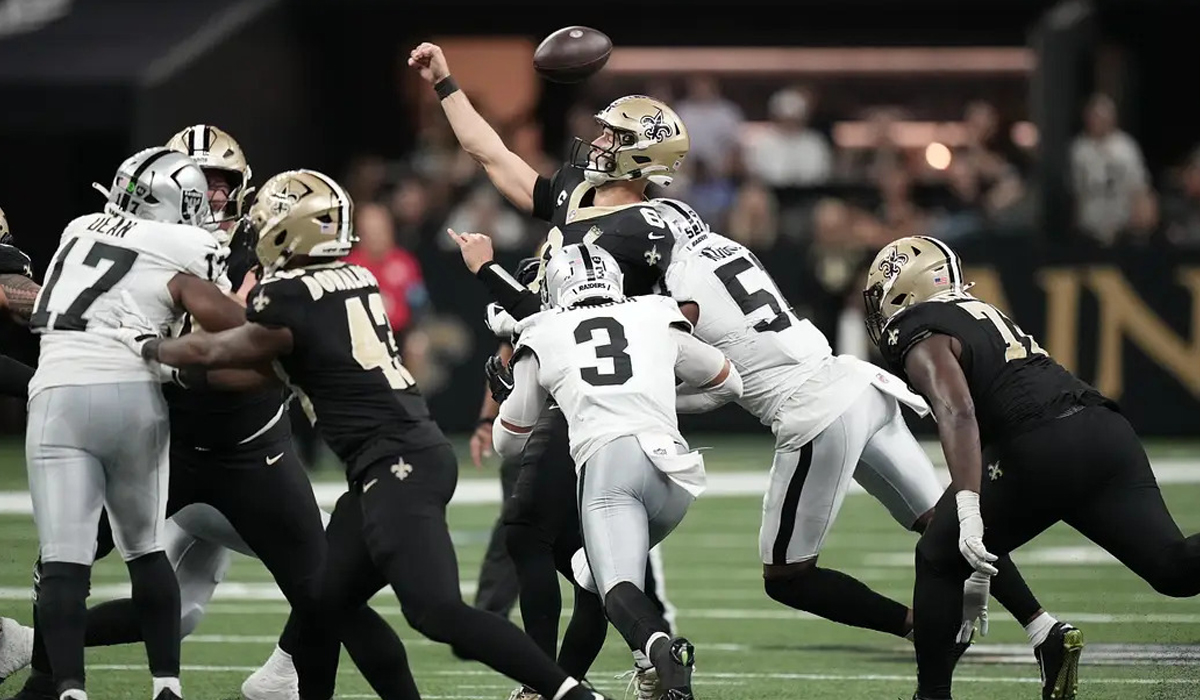 Raiders erase 11-point hole, beat Saints 35-27 to stay unbeaten