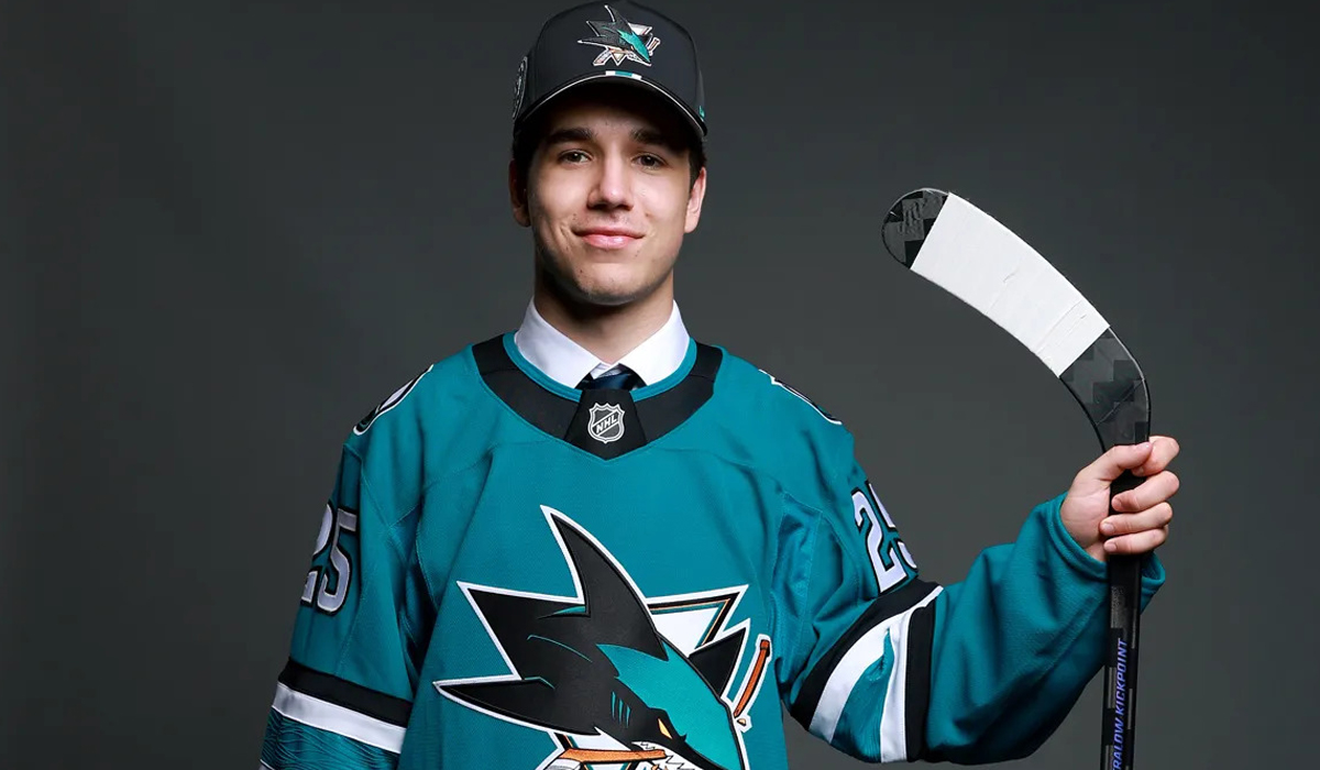 Sharks fans celebrate Misa at Draft Party